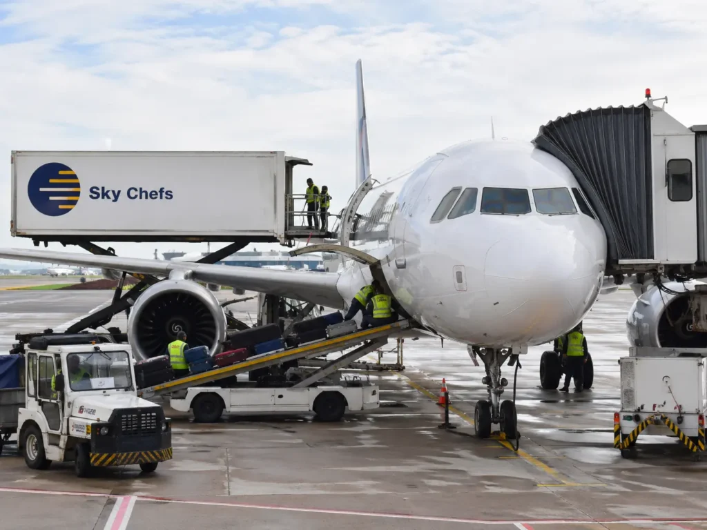 Flight Turnaround Support 1 aircraft gate turnaround ground support